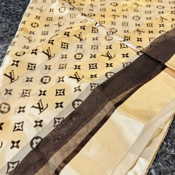 Silk Louis Vuitton Monogram Scarf 40”x39 - Picture 2 of 8